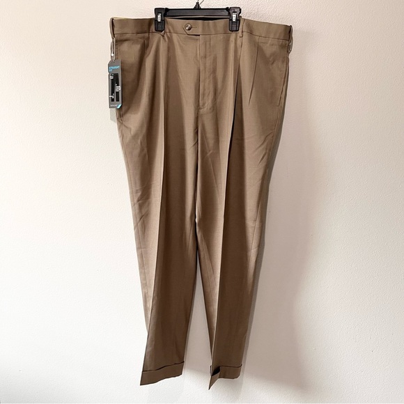 SAVANE-NWT Men's Tan Dress Pants with Expandable Waistband Size 44W 30L - Picture 1 of 4